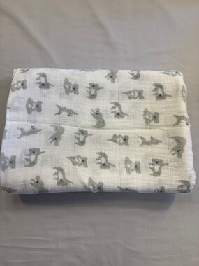 ⭐️ Aden + Anais - Koala Patterned muslin cotton swaddle Blanket